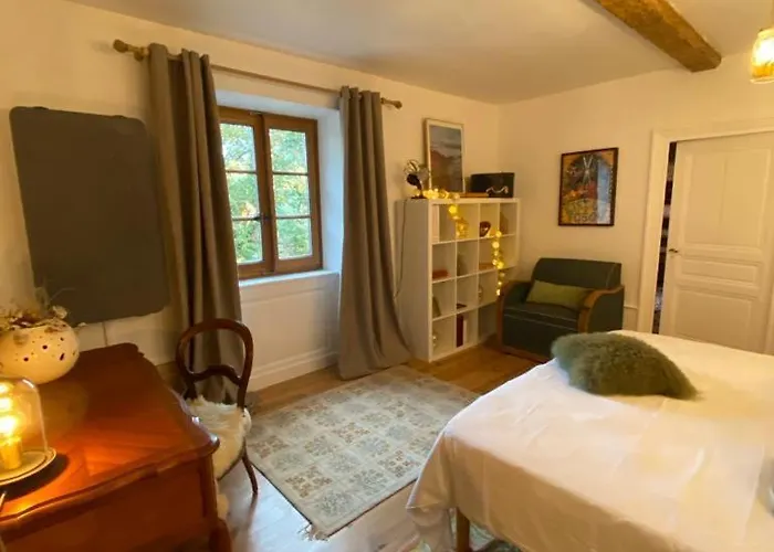 Homestay Le Chatel En Beaujolais *