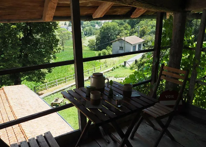 Le Chatel En Beaujolais Valsonne