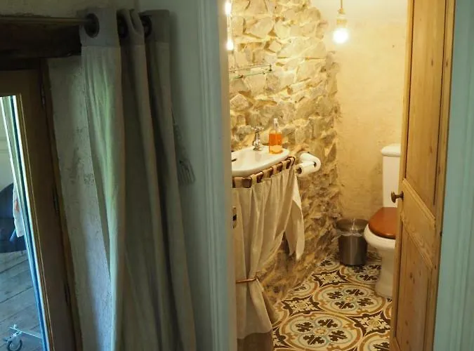 Le Chatel En Beaujolais Homestay