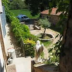 Le Chatel En Beaujolais