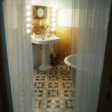 Homestay Le Chatel En Beaujolais *