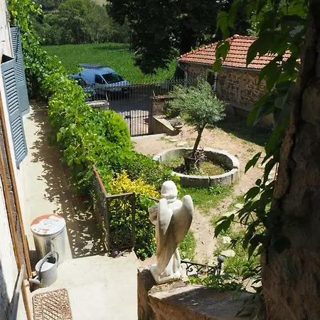 Le Chatel En Beaujolais