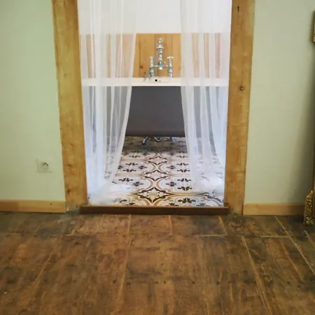 Le Chatel En Beaujolais *