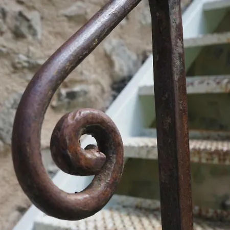 Le Chatel En Beaujolais