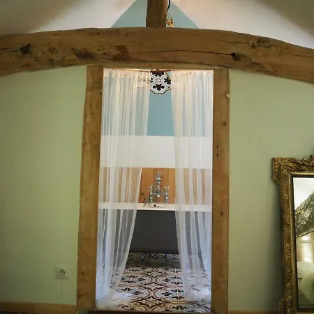 Le Chatel En Beaujolais Homestay