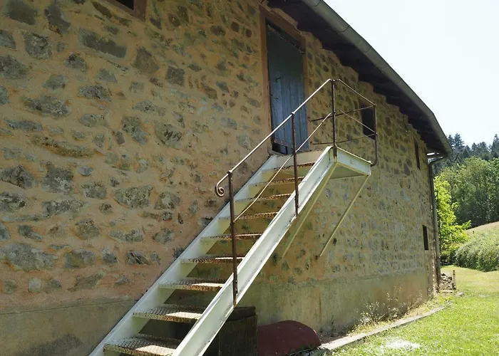 Le Chatel En Beaujolais
