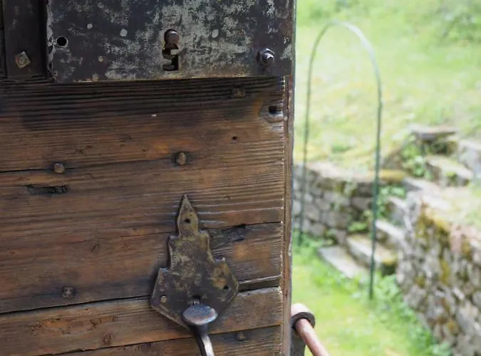 Le Chatel En Beaujolais